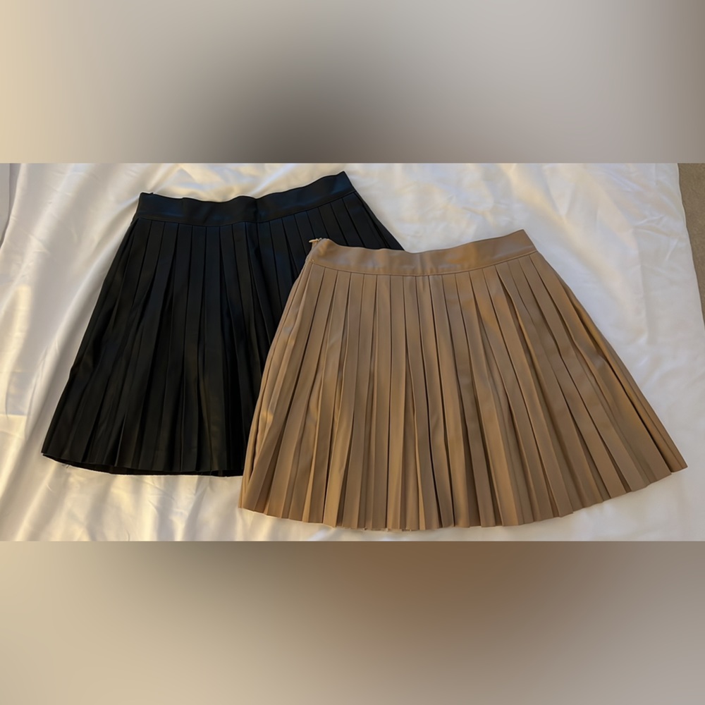 Pleated faux leather skirt